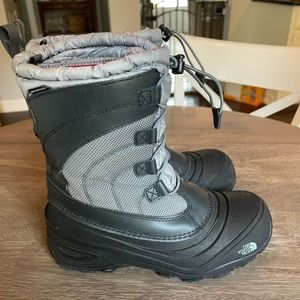 XXSOLDXX Youth North Face Boots size 6